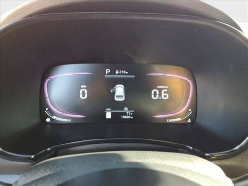 Used 2025 Kia Soul LX w/ LX Technology Package FWD image 21