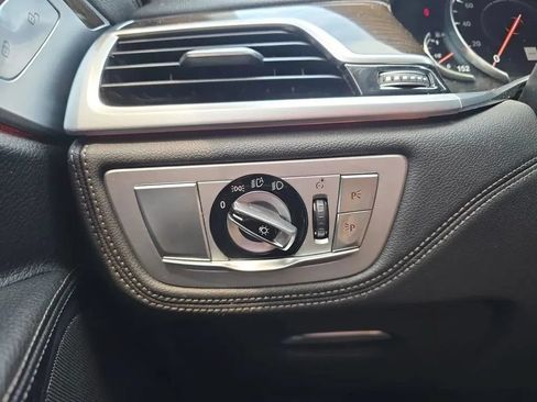 Used 2019 BMW 740i w/ Cold Weather Package RWD image 23