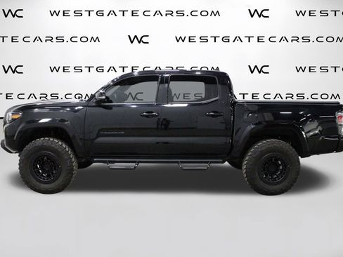 Used 2021 Toyota Tacoma TRD Sport w/ TRD Premium Sport Package AWD/4WD image 5