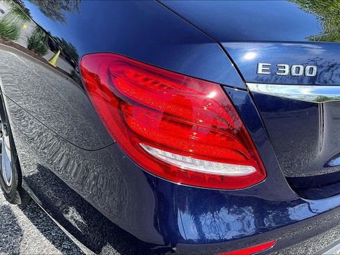 Used 2019 Mercedes-Benz E 300 4MATIC image 26