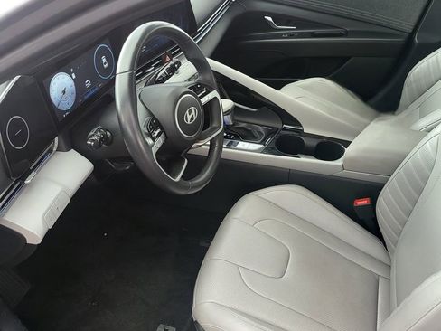 Used 2025 Hyundai Elantra Limited FWD image 3