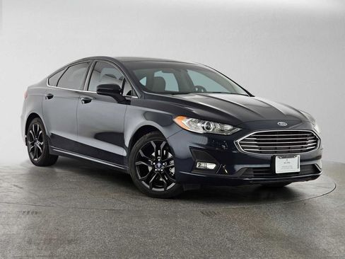 Used 2020 Ford Fusion SE w/ Equipment Group 151A FWD image 2