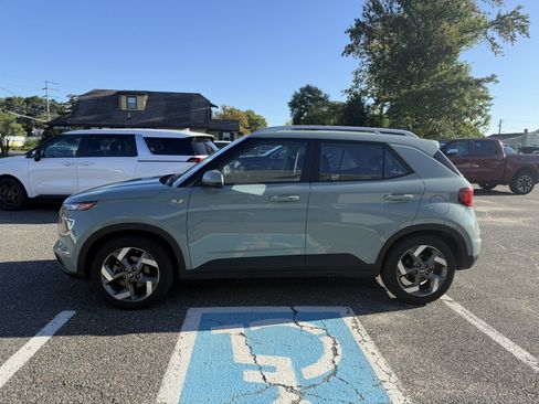 Used 2025 Hyundai Venue SEL FWD image 6