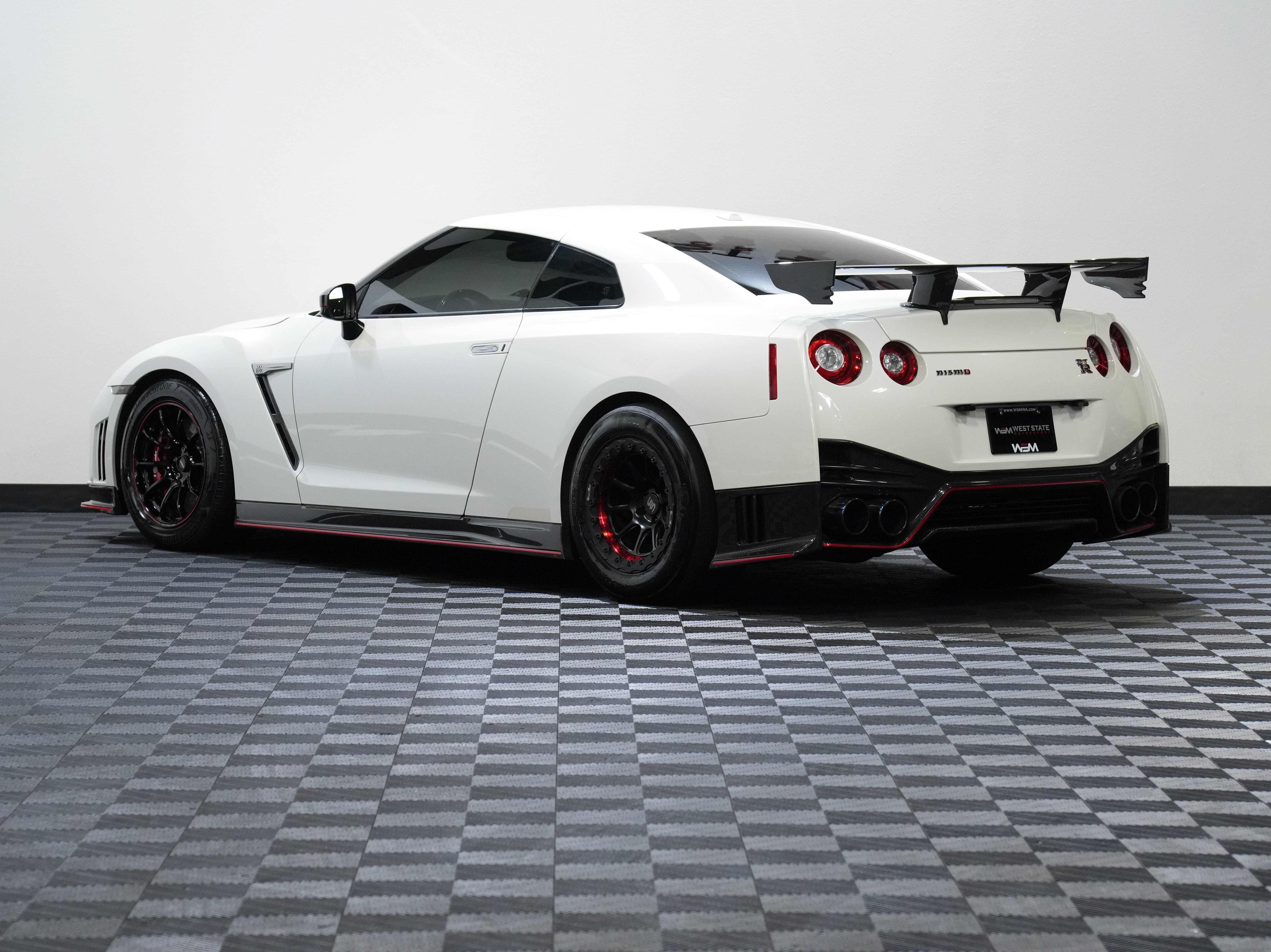 Used 2016 Nissan GT-R NISMO AWD/4WD image 8