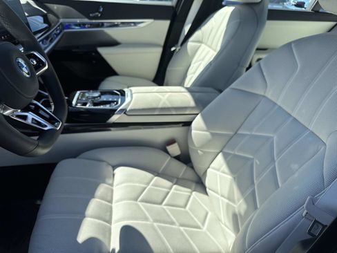 Used 2025 BMW i7 eDrive50 image 14