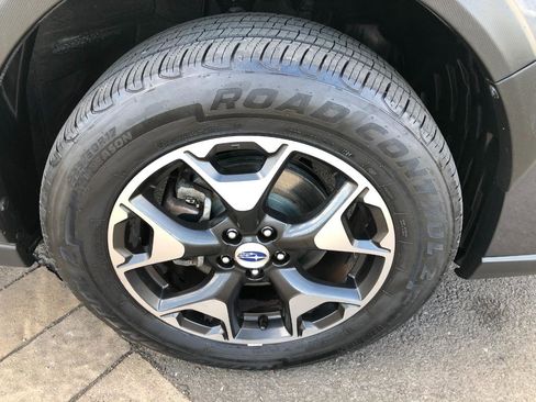 Used 2018 Subaru Crosstrek 2.0i Premium w/ Eyesight System image 9