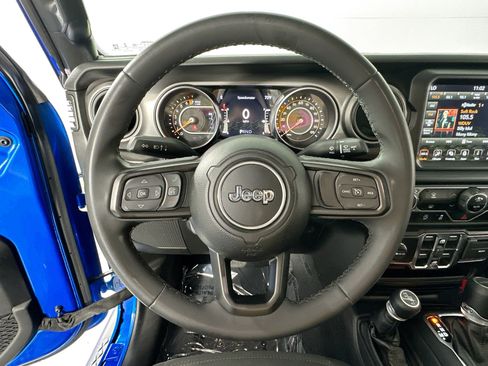 Used 2023 Jeep Gladiator Sport AWD/4WD image 11