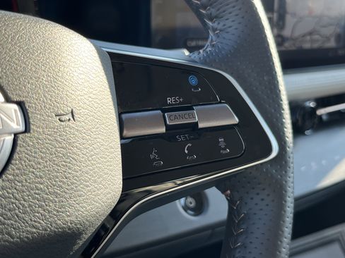 Used 2023 Nissan Ariya AWD image 23