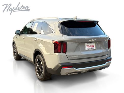 Used 2025 Kia Sorento S FWD image 3