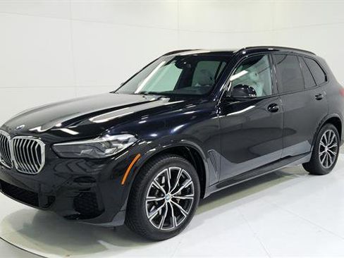 Used 2023 BMW X5 xDrive40i w/ M Sport Package image 3