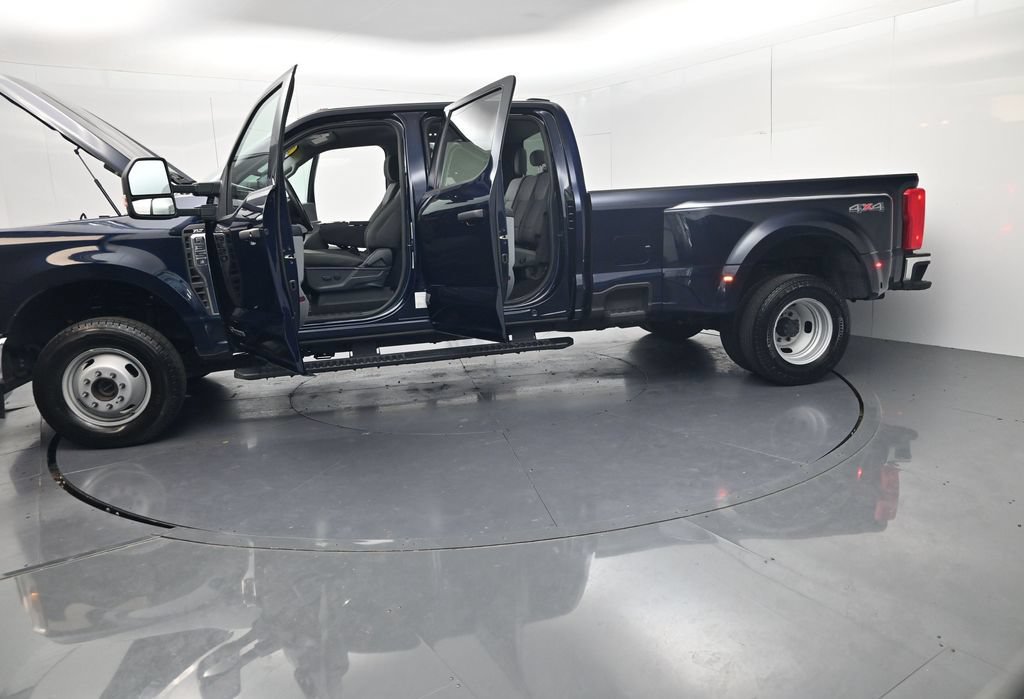 Used 2025 Ford F350 XLT AWD/4WD image 61