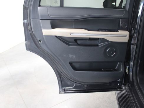 Used 2024 Ford Expedition Limited image 31