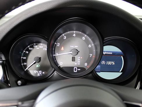 Certified 2023 Porsche Macan AWD/4WD image 20