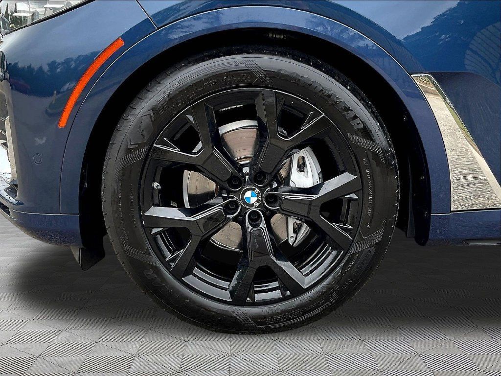 Used 2021 BMW X7 xDrive40i w/ Premium Package AWD/4WD image 38