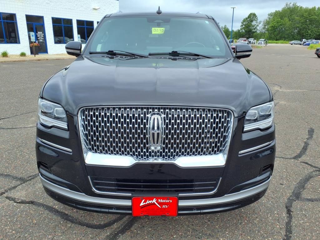 Used 2024 Lincoln Navigator Premiere AWD/4WD image 9