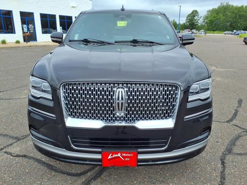 Used 2024 Lincoln Navigator Premiere image 9