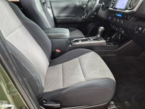 Used 2022 Toyota Tacoma TRD Sport w/ Technology Package RWD image 27