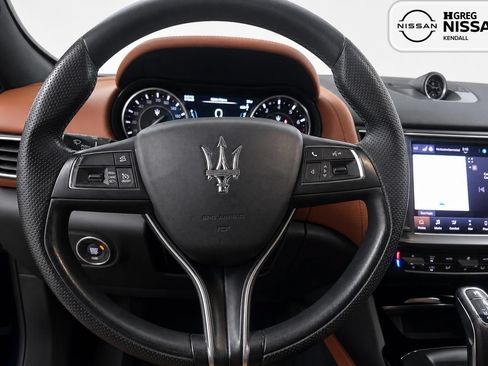 Used 2022 Maserati Levante Modena AWD/4WD image 8