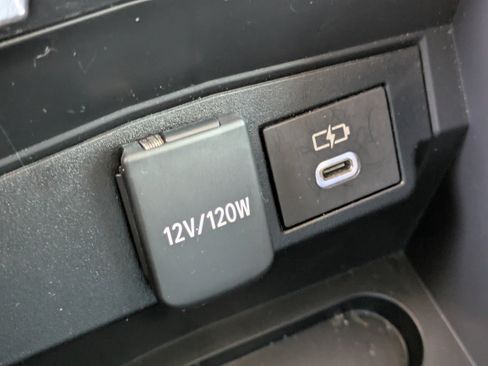 Used 2023 Toyota Corolla Cross L image 28