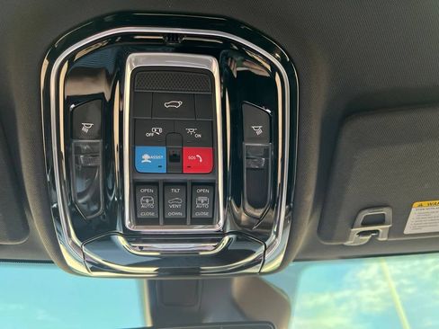 Used 2022 Jeep Grand Cherokee L Overland AWD/4WD image 11