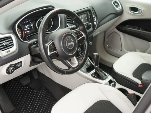 Used 2018 Jeep Compass Latitude w/ Cold Weather Group AWD/4WD image 12