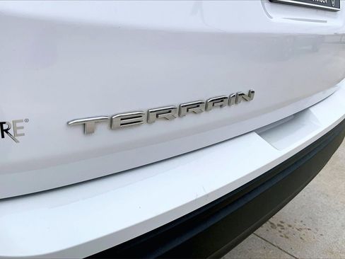 Used 2023 GMC Terrain SLE image 8