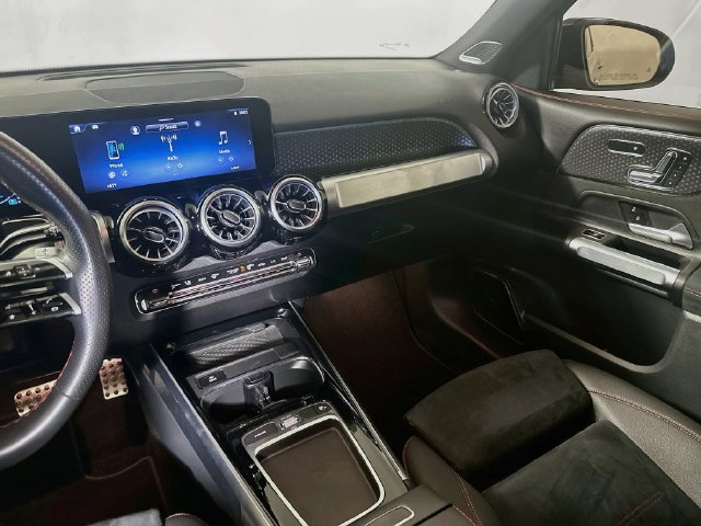Used 2024 Mercedes-Benz GLB 250 image 25