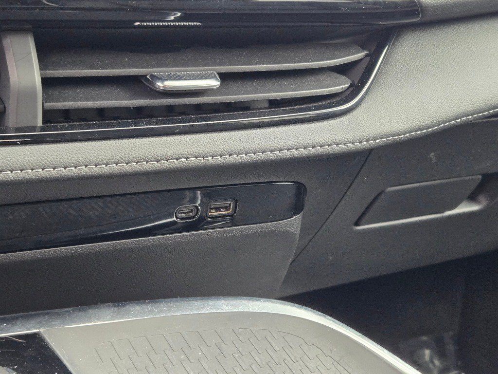 Certified 2025 Buick Enclave Preferred FWD image 30