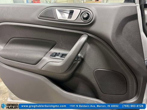 Used 2015 Ford Fiesta SE image 18