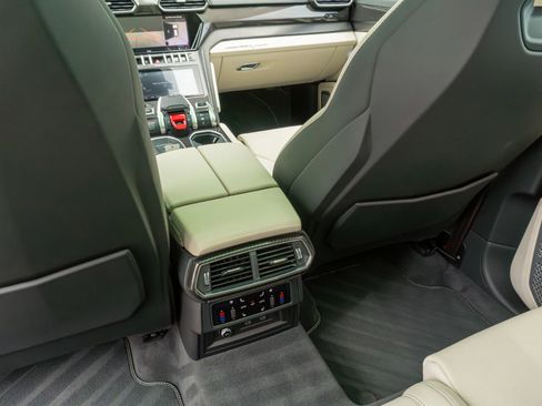 Used 2023 Lamborghini Urus S image 61