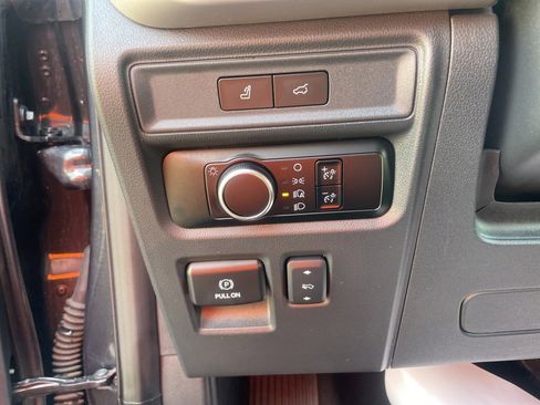 Used 2024 Ford Expedition Max XLT image 20