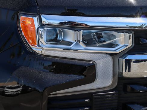 Used 2022 Chevrolet Silverado 1500 LT AWD/4WD image 4