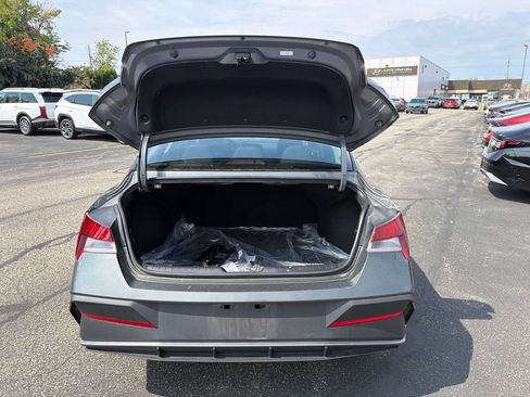 Certified 2025 Hyundai Elantra SE FWD image 11