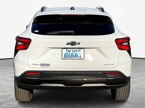 New 2026 Chevrolet Trax ACTIV w/ Sunroof Package FWD image 4