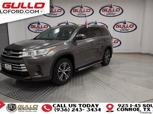 Used 2018 Toyota Highlander LE image 4