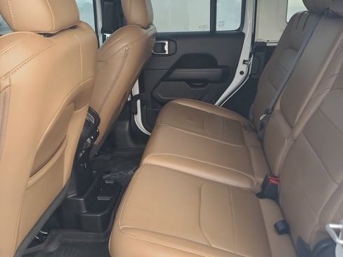 Used 2022 Jeep Wrangler Unlimited Sahara w/ Cold Weather Group image 10