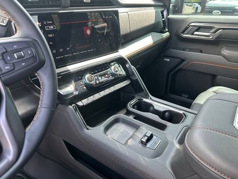 Used 2025 GMC Sierra 2500 AT4 w/ AT4 Premium Plus Package AWD/4WD image 31