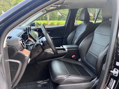 Used 2024 Mercedes-Benz GLC 300 image 23