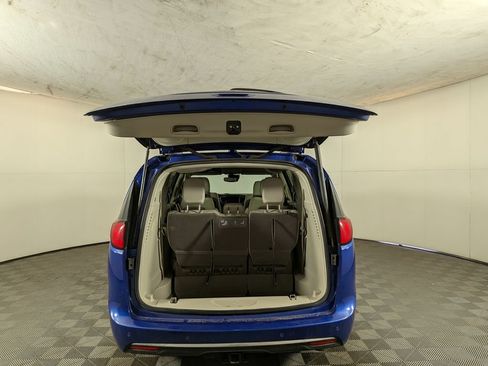 Used 2020 Chrysler Pacifica Touring-L Plus FWD image 8