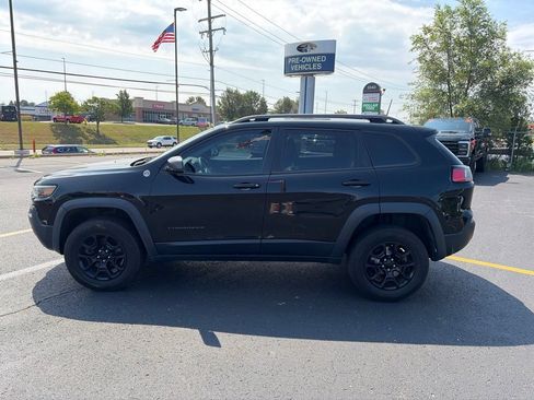 Used 2019 Jeep Cherokee Trailhawk AWD/4WD image 4