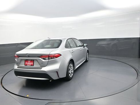 Used 2022 Toyota Corolla LE FWD image 62