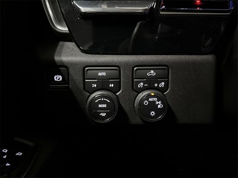 Used 2025 Chevrolet Silverado 1500 LT w/ Leather Package image 19