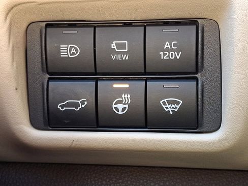 Used 2021 Toyota Highlander Limited image 28