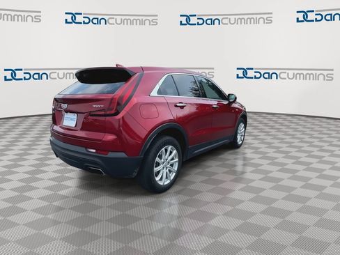 Used 2021 Cadillac XT4 Luxury w/ Cold Weather Package FWD image 8