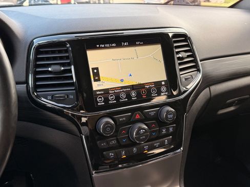 Used 2021 Jeep Grand Cherokee Laredo X AWD/4WD image 30