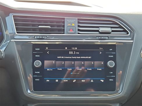 Used 2022 Volkswagen Tiguan SE R-Line image 13