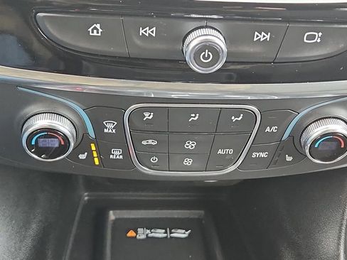 Used 2023 Chevrolet Traverse LT image 23