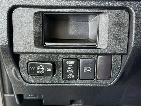 Certified 2018 Toyota Tacoma TRD Off-Road w/ Technology Package AWD/4WD image 12