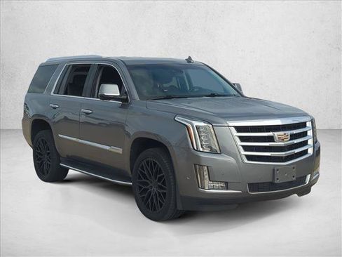 Used 2018 Cadillac Escalade Premium Luxury image 3