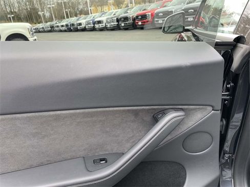 Used 2025 Tesla Model Y Long Range image 23